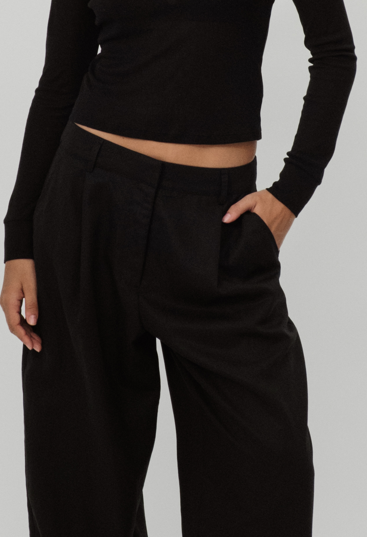 MANON LOW RISE PLEAT FRONT PANTS
